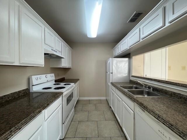 Building Photo - 2720 Camelot Dr
