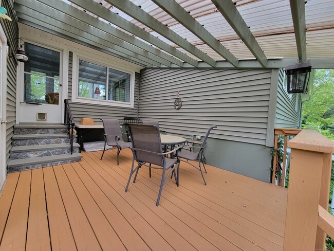 Building Photo - 28 Bonnie Brae Dr