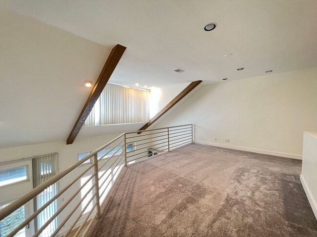 Building Photo - 3532 Cedarplaza Ln