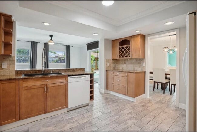 Building Photo - 603 SE 7th Ave