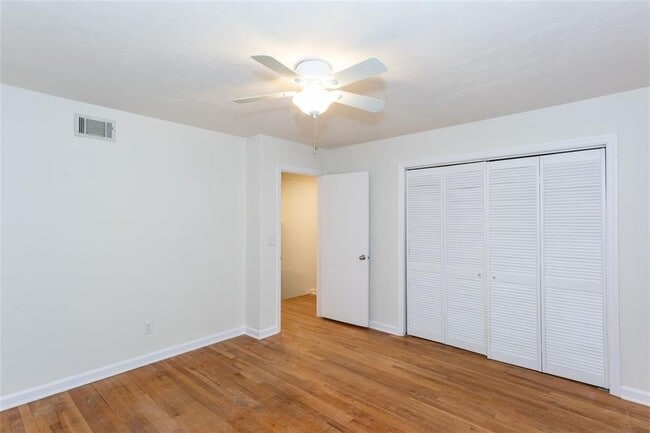 Building Photo - 3103 Colonial Way