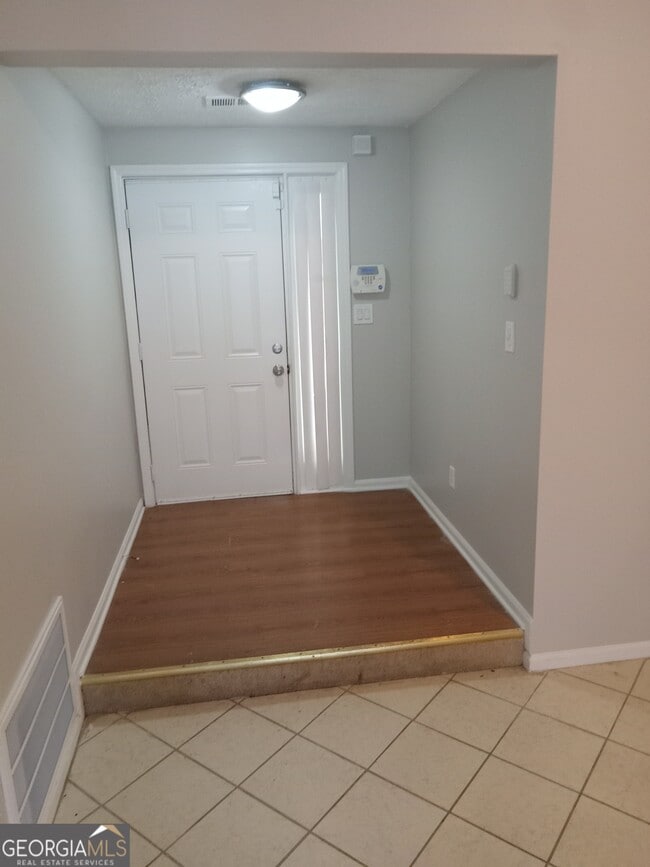 Building Photo - 9069 Sterling Ridge Ln