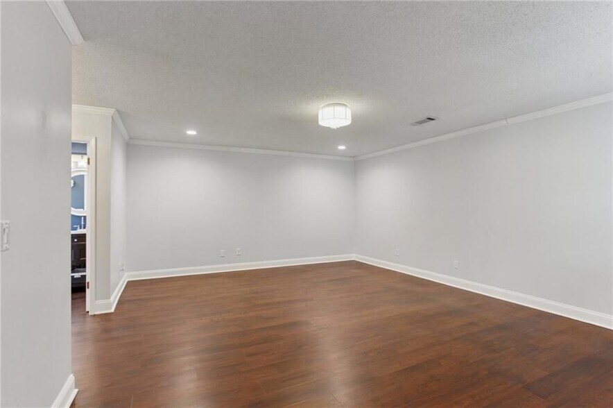 Building Photo - 2238 N River Trail