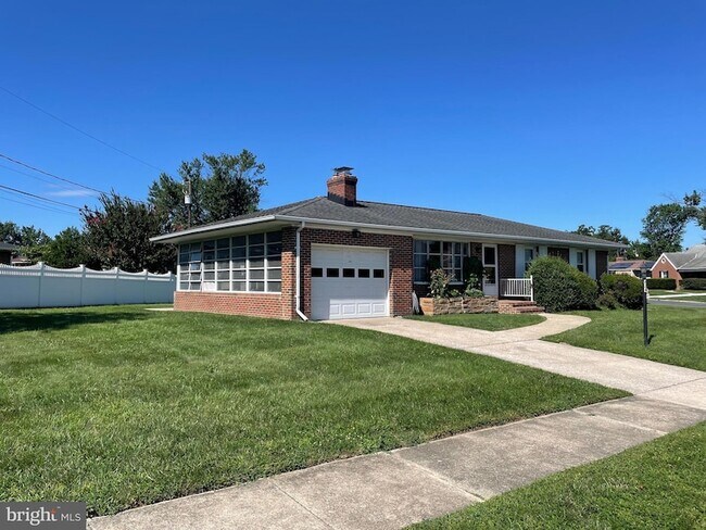 Building Photo - 624 Gayle Dr