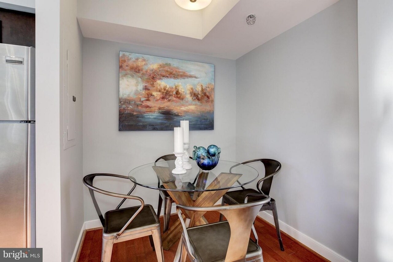 Kitchen nook/office - 420 16th St SE