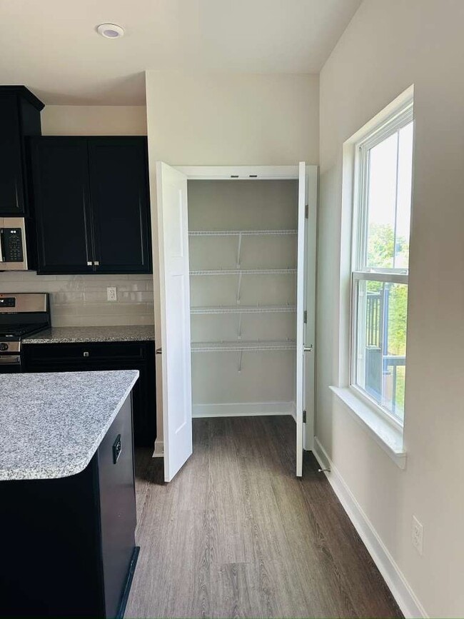 Building Photo - 9904 Oaklawn Blvd NW