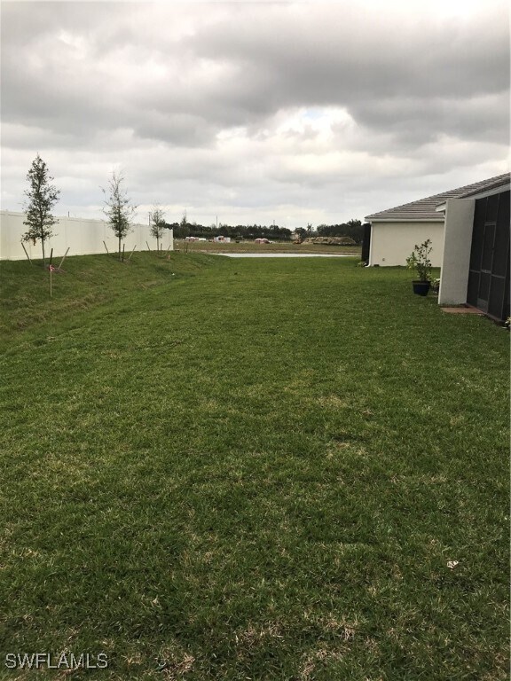 Building Photo - 2016 Vermont Ln