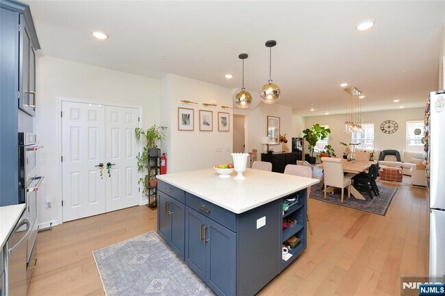 Building Photo - 60 Litchfield Ln