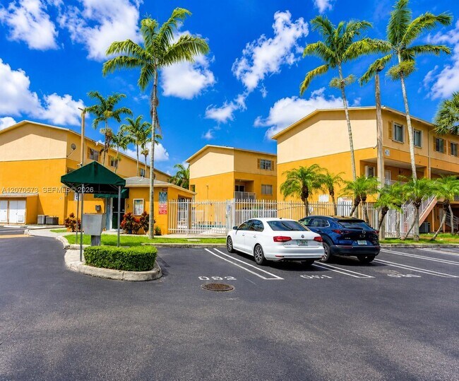 Building Photo - 6235 SW Kendale Lakes Cir
