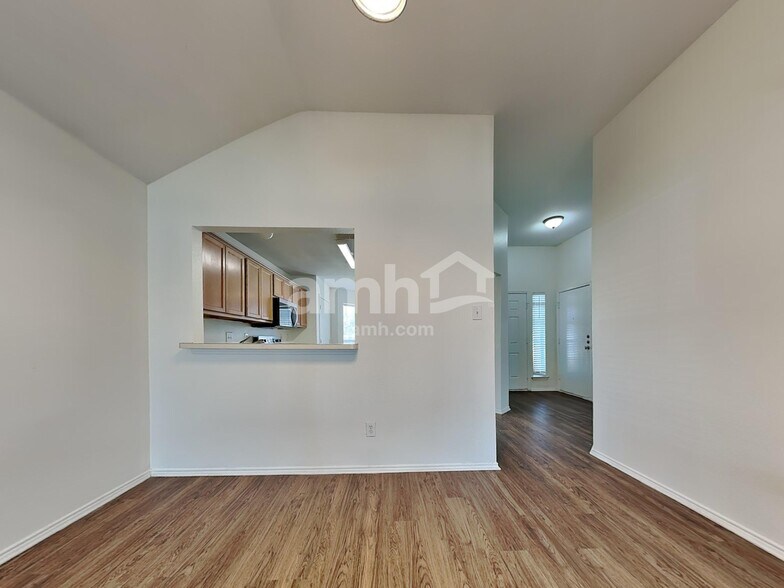 Building Photo - 115 Windsor