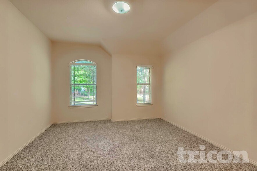 Building Photo - 8698 Fisher Dr