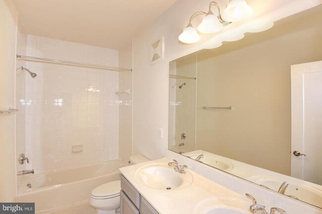 Building Photo - 44858 Tiverton Sq