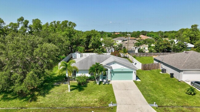 Building Photo - 1838 SE Genaro Terrace