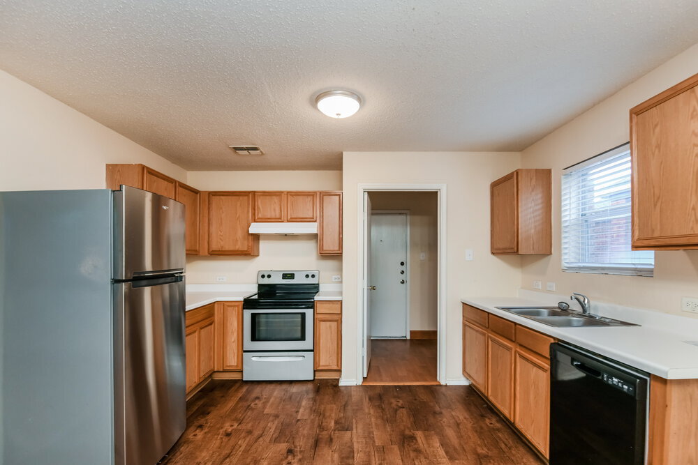 Building Photo - 4852 Waterford Dr