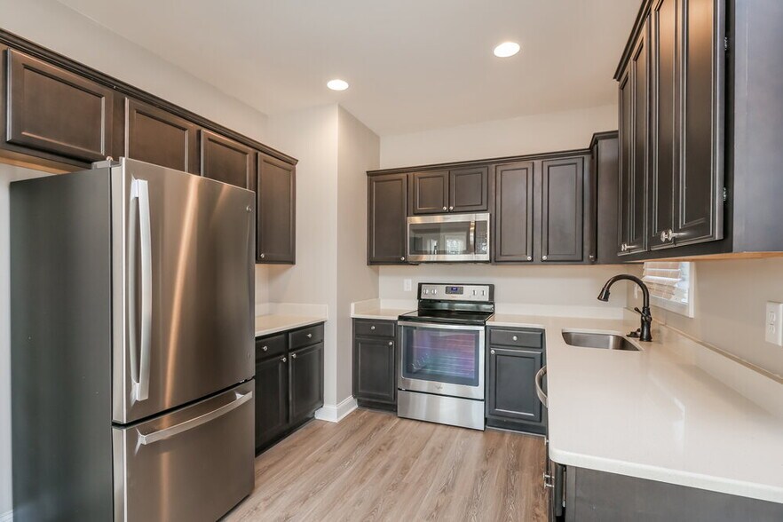 Building Photo - 80 Emmette Dr