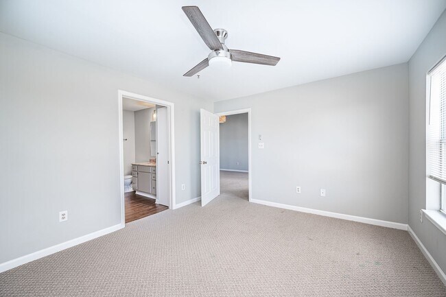 Building Photo - Midlothian Condo Available For Immediate Move In