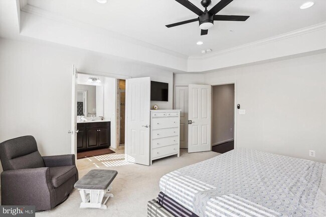 Building Photo - 13950 Estuary Dr