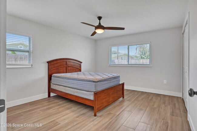 Building Photo - 580 Pine Tree Dr