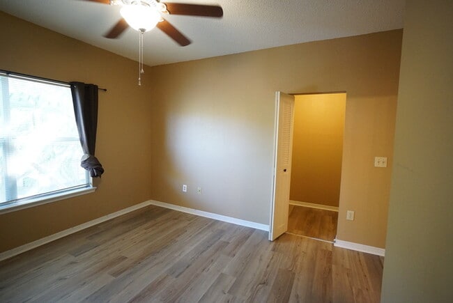 Building Photo - Harbour Island ? Resort Style Living in a ...