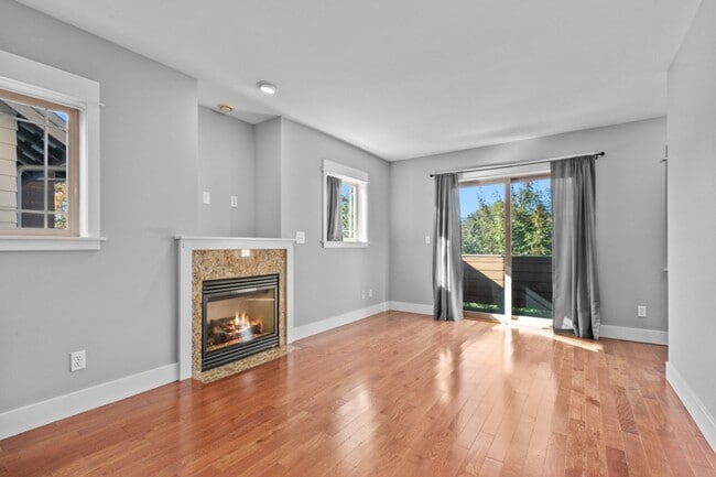Building Photo - 2bd/1.5ba Seattle Townhouse