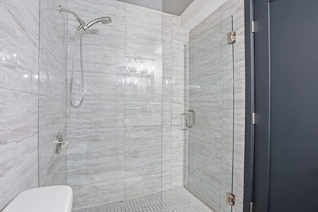 Building Photo - 8743 Thomas Dr