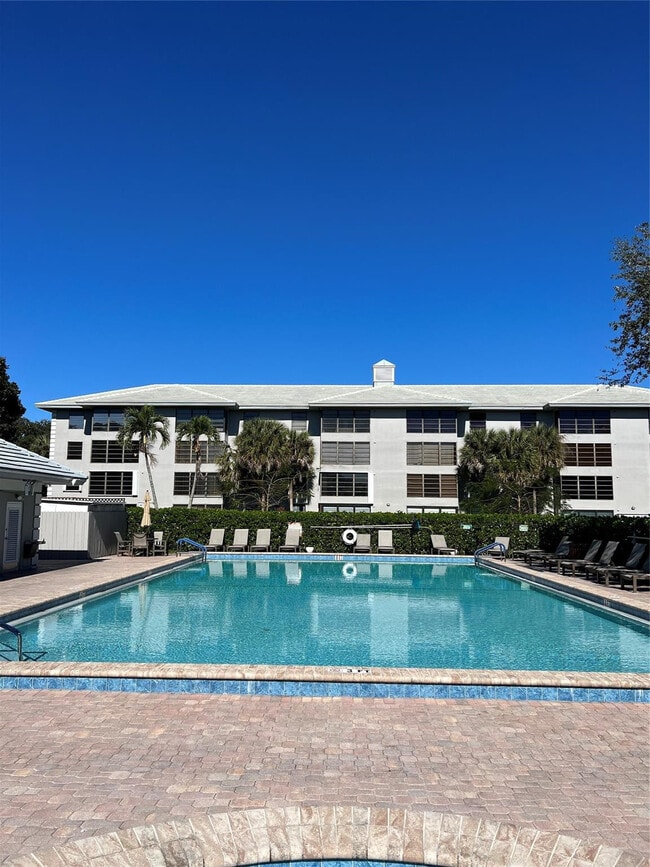 Building Photo - 1526 Whitehall Dr