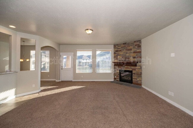 Building Photo - 4088 E Oakland Hills Dr