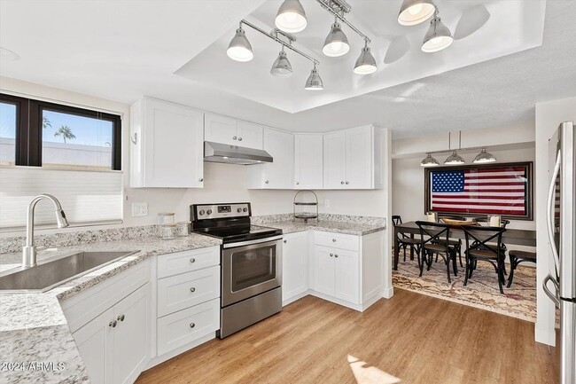 Building Photo - 8175 E Del Cuarzo Dr