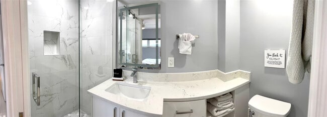 Building Photo - 1705 N Riverside Dr