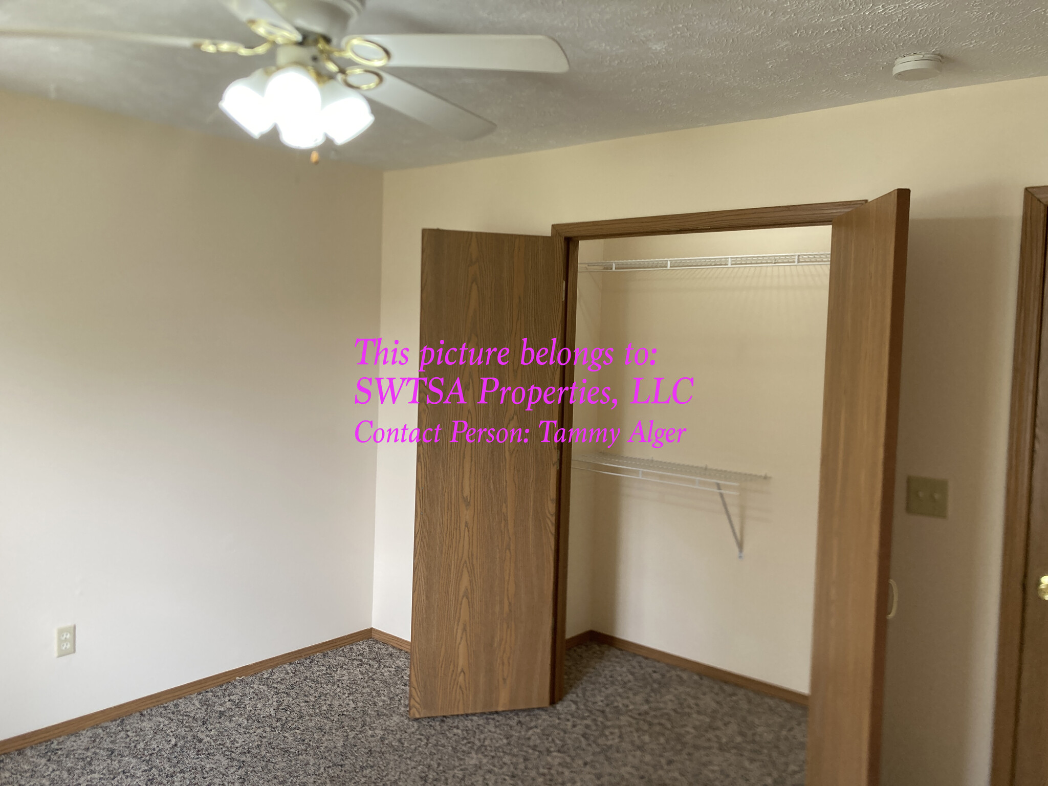 Middle bedroom towards closet - 421 W Olive St