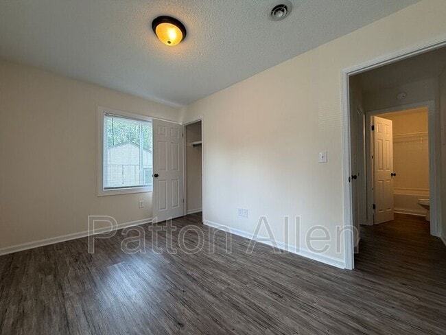 Building Photo - 28 Dawnwood Cir