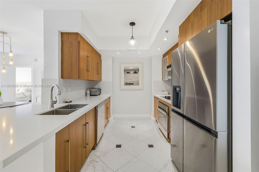 Building Photo - 325 S Biscayne Blvd