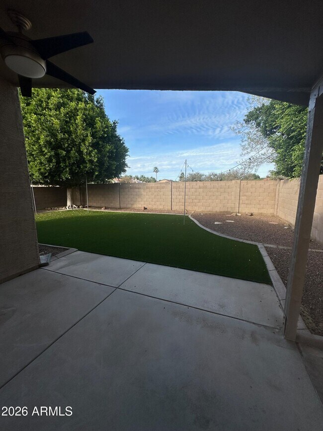 Building Photo - 8824 W Adam Ave