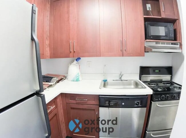 Building Photo - 3 bedroom in New York NY 10065