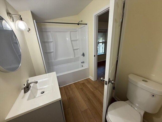 Building Photo - Pensacola - 32503 - 2 bedroom, 2 bathroom