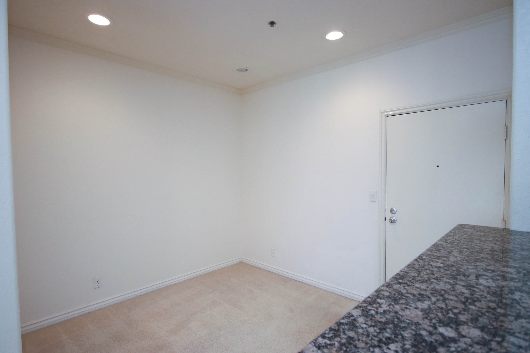 Building Photo - 300 N El Molino Ave