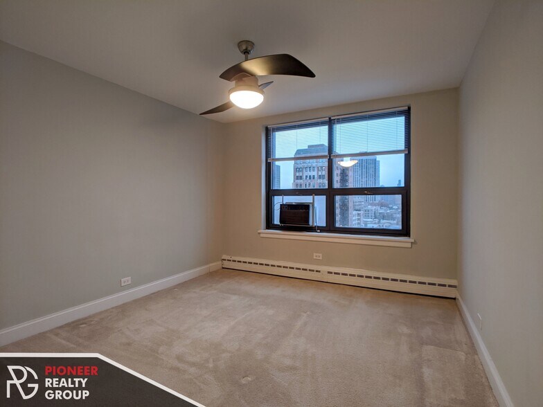 Building Photo - 429 W Wellington Ave