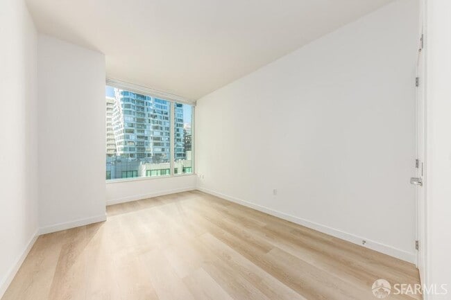 Building Photo - 333 Main St