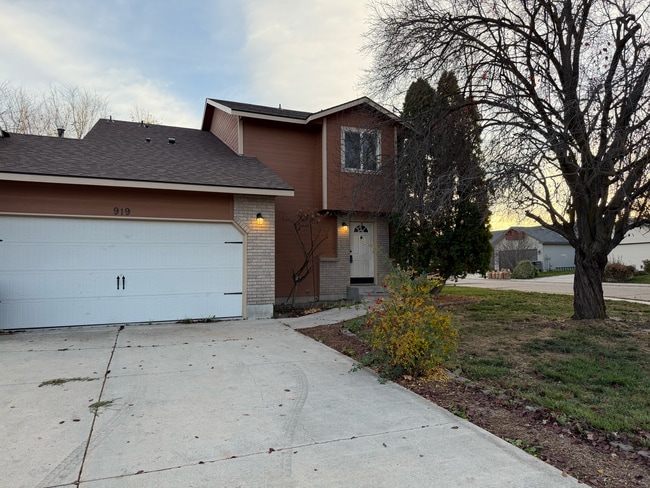 Building Photo - 919 Cove Arm Cir