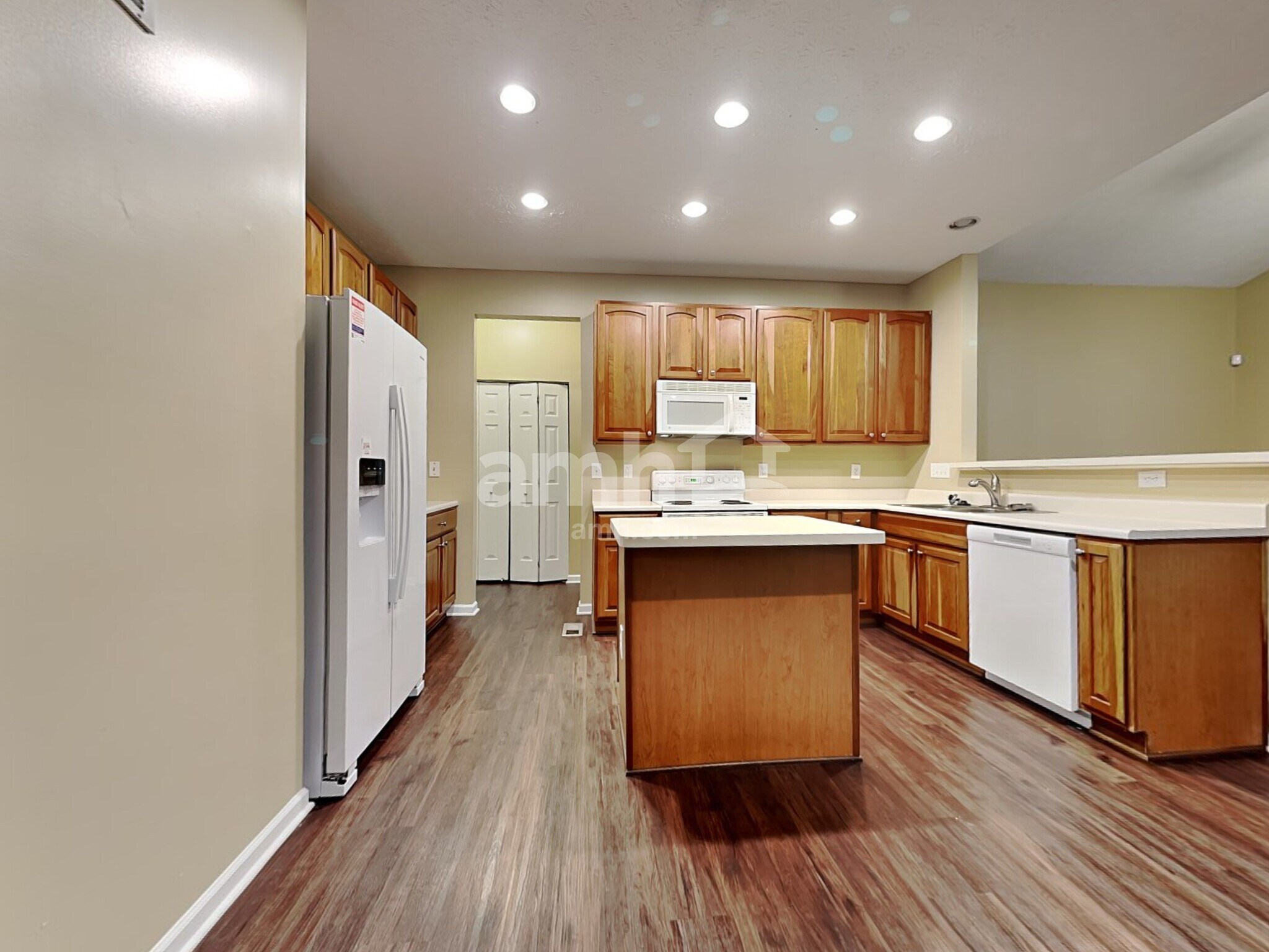 Building Photo - 285 Coyote Dr