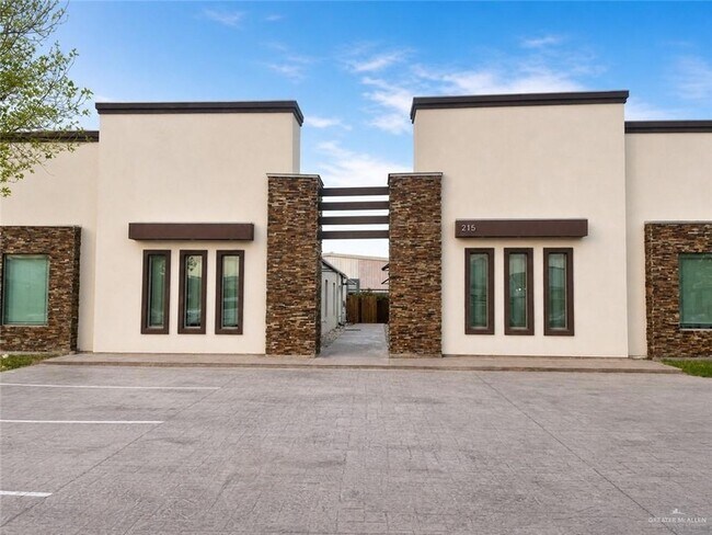 Building Photo - 215 Fig Dr