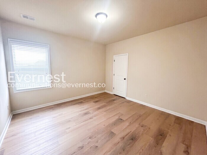 Building Photo - 2096 Stoney Chase Dr