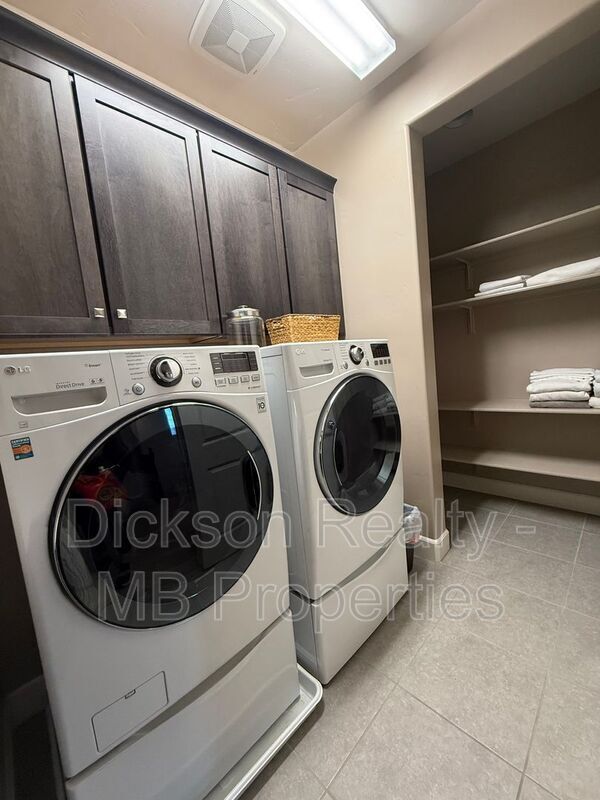 Building Photo - 3325 Show Jumper Ln