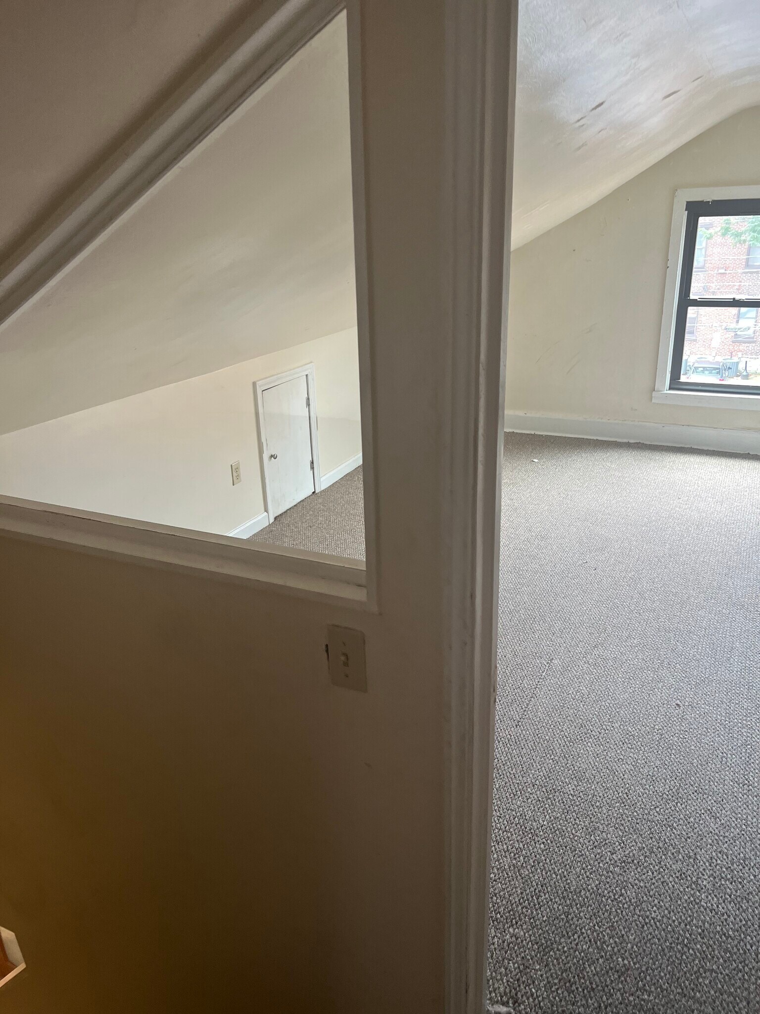 Building Photo - 2206 Sarah St