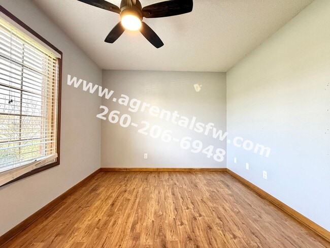 Building Photo - 3 Bedroom House