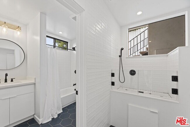 Building Photo - 105 Sequoia Dr