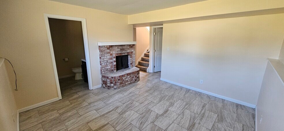 Building Photo - 6518 Birchview Dr N