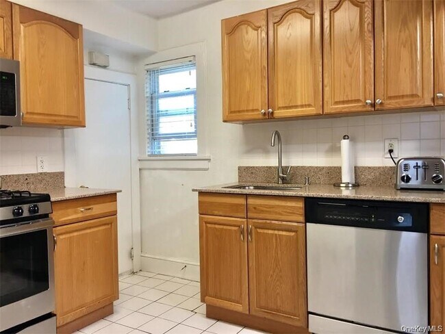 Building Photo - 86 Brown Rd