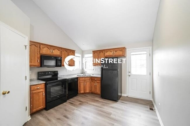 Building Photo - 1016 NE Queens Ct