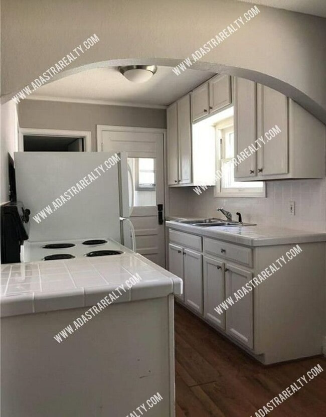 Building Photo - Perfect 3bed 1 Bath Waldo Home-Available N...